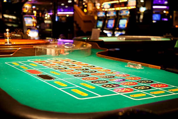 nada 777 Infinite Blackjack live-dealer studio with multiple cameras and English-speaking dealer